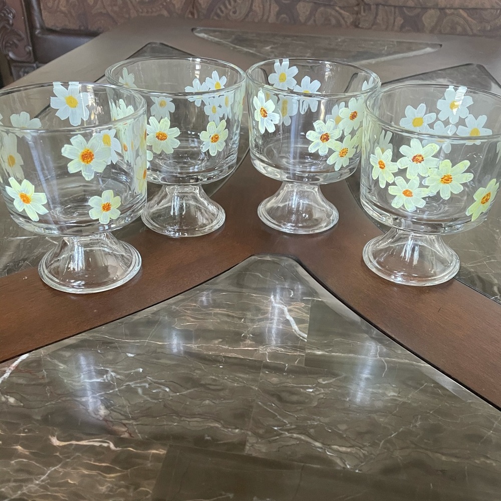 🎉HP🎉Hand painted dessert bowls